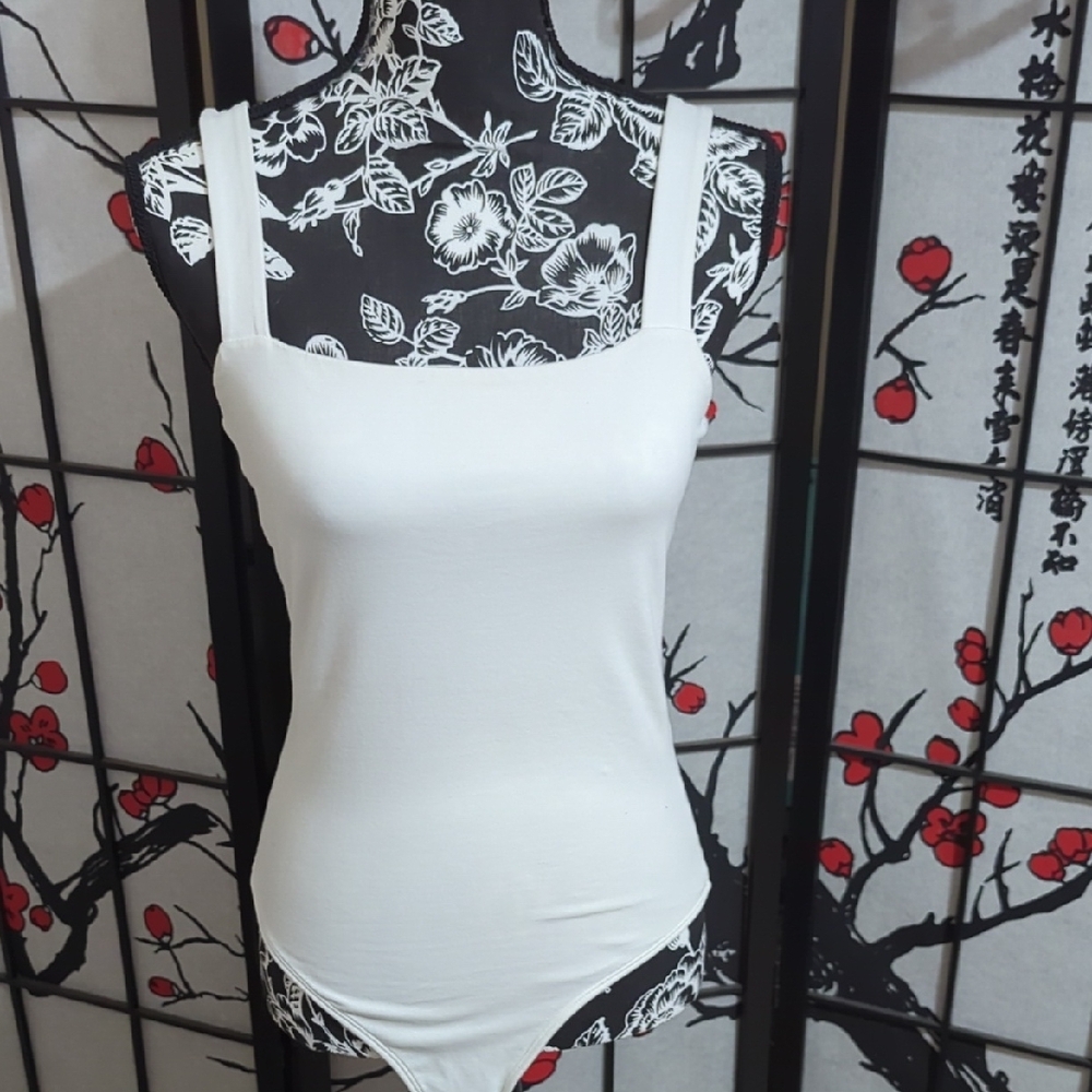 Express Ivory Body Contour Tee